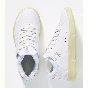 On The Roger Advantage Sneaker white/hay color